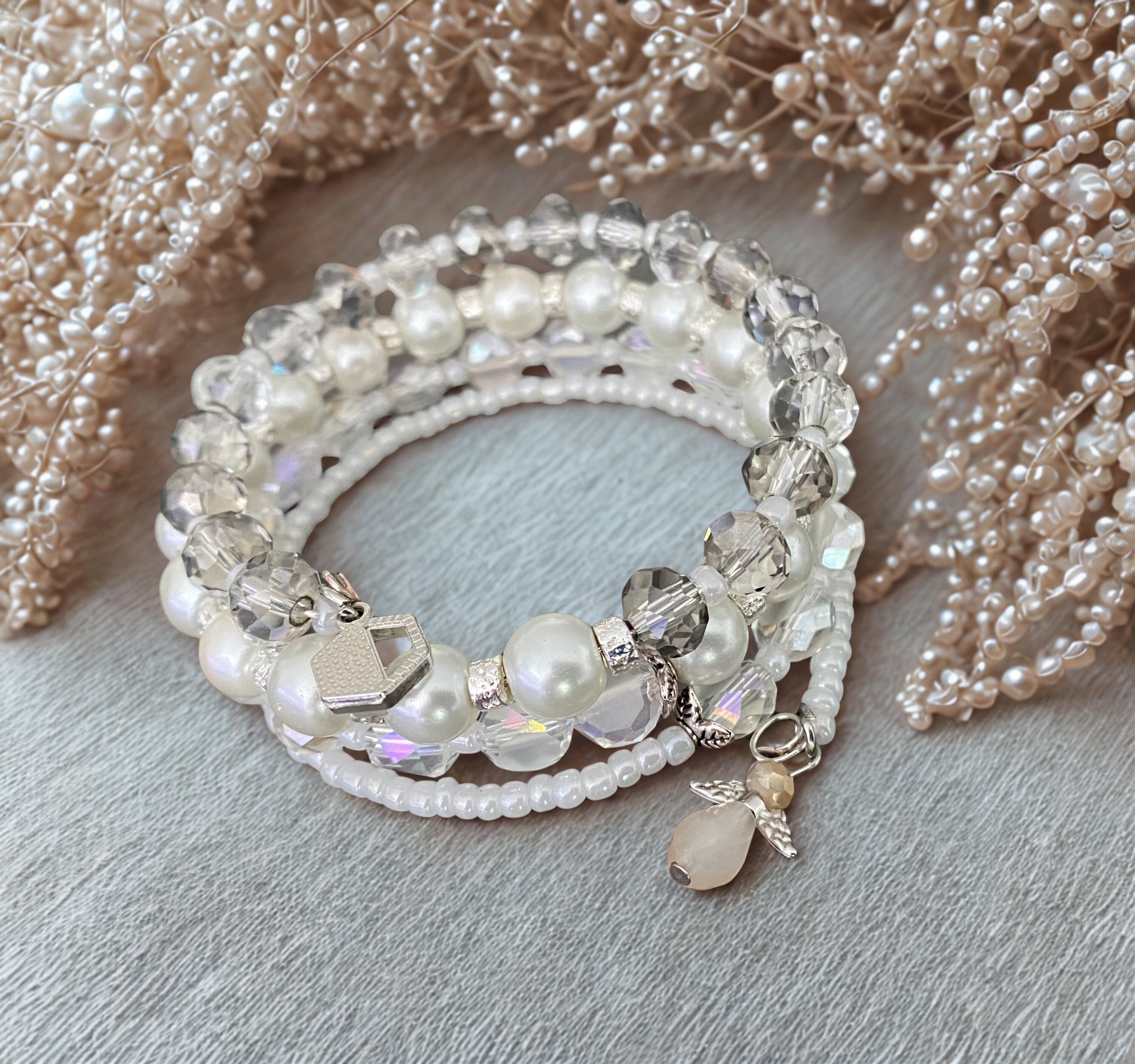 Pearls and crystals bracelet